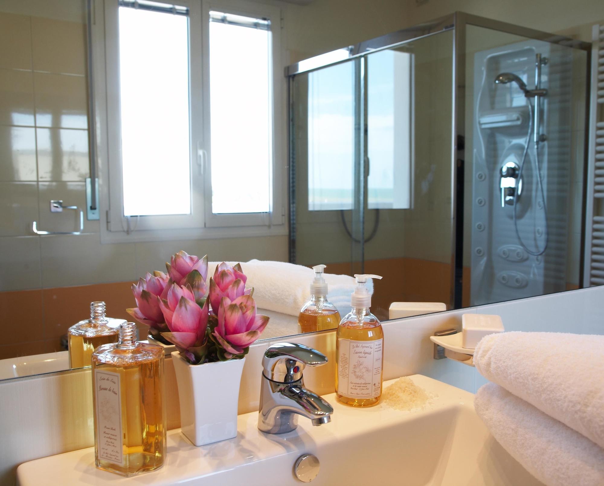 Noha Suite Hotel ริชโชเน ภายนอก รูปภาพ
