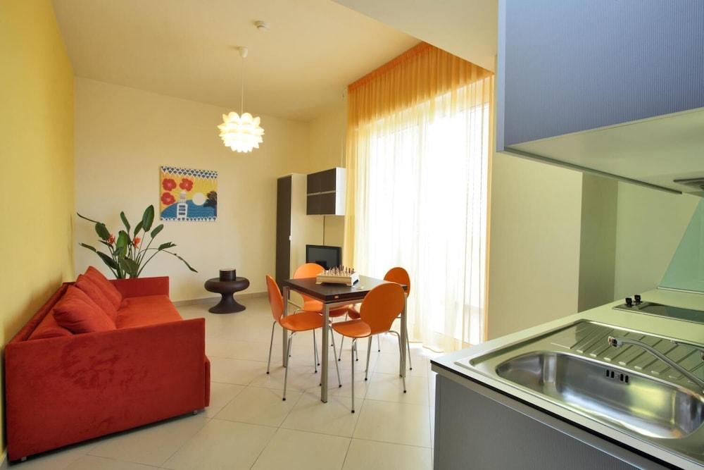 Noha Suite Hotel ริชโชเน ภายนอก รูปภาพ